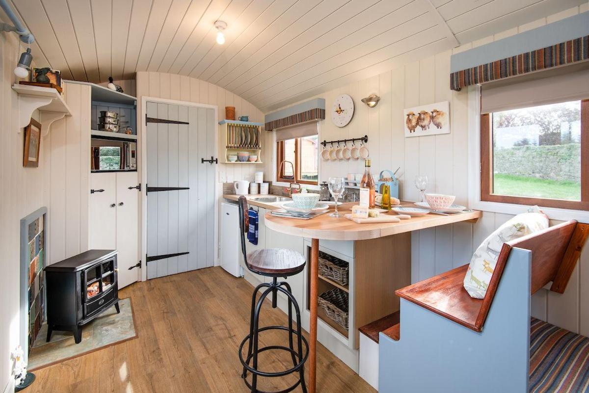 Cow Parsley Shepherd'S Hut Berwick Upon Tweed Exterior foto